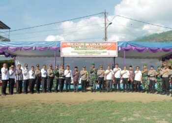 Polres Samosir melaksanakan Apel Gelar Pasukan dalam rangka Operasi Ketupat Toba 2024. Acara ini bertujuan untuk menjamin keamanan dan kesehatan masyarakat dalam menyambut Perayaan Idul Fitri 1445 Hijriah Tahun 2024. Apel dilaksanakan di Tanah Lapang Kecamatan Pangururan Kabupaten Samosir. Rabu (03/04/2024).
