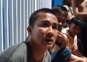 DIAMANKAN: WP diamankan usai menggorok leher ibu kandungnya, Megawati hingga tewas dengan menggunakan pisau cutter di Komplek Perumahan Annisa Jalan Tuba III Kelurahan Tegal Sari Mandala II, Kecamatan Medan Denai, Rabu (3/4/2024).(Foto Dok/Warga)