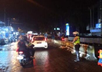 Satuan Lalu Lintas (Sat Lantas) Polresta Manado terus mengintensifkan upaya pengawasan dan penegakan hukum di jalanan kota dengan meluncurkan operasi ‘Silau Mata’. Operasi ini bertujuan untuk meningkatkan kesadaran masyarakat terhadap pentingnya aturan lalu lintas dan keselamatan berkendara, Senin (01/4/2024).