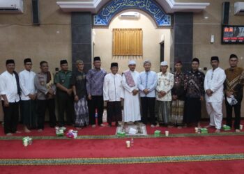 Pj Walikota Tegal Dadang Somantri dalam sambutannya pada kegiatan Shalat Tarawih dan Silaturahim (Tarhim) di Masjid At-Taqwa, Kelurahan Tegalsari, Kecamatan Tegal Barat, Rabu (3/4/24) malam.