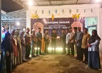 Sejumlah pengurus PGRI kabupaten Simeulue melaksanakan kegiatan santunan kepada anak yatim di dua pulau kabupaten Simeulue, yakni anak sekolah Pulau Siumat dan Pulau Teupah. Kegiatan yang dilangsungkan di salah satu cafe di kota Sinabang, dihadiri oleh seluruh pengurus PGRI dan Kepala Dinas pendidikan kabupaten Simeulue, Rabu, 3 April 2024.