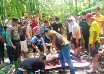 Mayat Hasanaha Zai alias sintus warga desa tetehosi kecamatan mandrehe, kabupaten nias barat, di temukan terapung di sungai bofino desa tumori, kecamatan mandrehe, kabupaten nias barat, pada kamis 04/04/2024 sekitar jam 09.30 wib.