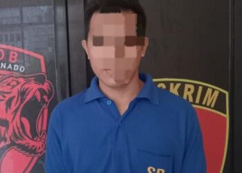 Identitas pelaku yang diamankan adalah seorang pria berusia 21 tahun dengan inisial IA, yang bekerja sebagai karyawan swasta dan beralamatkan di Kelurahan Singkil Satu, Lingkungan I, Kecamatan Singkil Kota Manado.