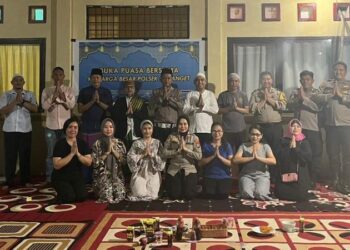 Suasana kehangatan dan kebersamaan terpancar di Mako Polsek Mapanget, Kelurahan Kairagi Dua, Kecamatan Mapanget. Hal ini dikarenakan telah dilaksanakan kegiatan buka puasa bersama anggota Polsek Mapanget, Selasa (02/3/2024).