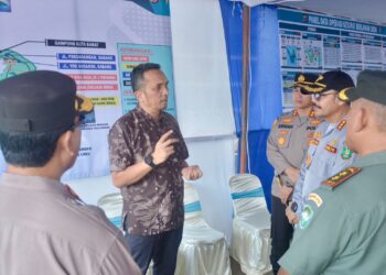 Pj Wali Kota Sabang Reza Fahlevi meninjau pos pengamanan dan pelayanan arus mudik dan balik lebaran Idul Fitri 1445 H/2024 M, untuk memastikan seluruh unsur pelayanan berjalan dengan lancar. Dalam peninjauan ini, Pj Wali Kota Sabang didampingi Kapolres Sabang Erwan, dan Komandan Kodim 0112 Sabang Letkol Inf Ahmad Sobirin, beserta instansi terkait lainnya.