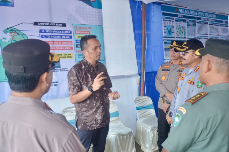 Pj Wali Kota Sabang Reza Fahlevi meninjau pos pengamanan dan pelayanan arus mudik dan balik lebaran Idul Fitri 1445 H/2024 M, untuk memastikan seluruh unsur pelayanan berjalan dengan lancar. Dalam peninjauan ini, Pj Wali Kota Sabang didampingi Kapolres Sabang Erwan, dan Komandan Kodim 0112 Sabang Letkol Inf Ahmad Sobirin, beserta instansi terkait lainnya.