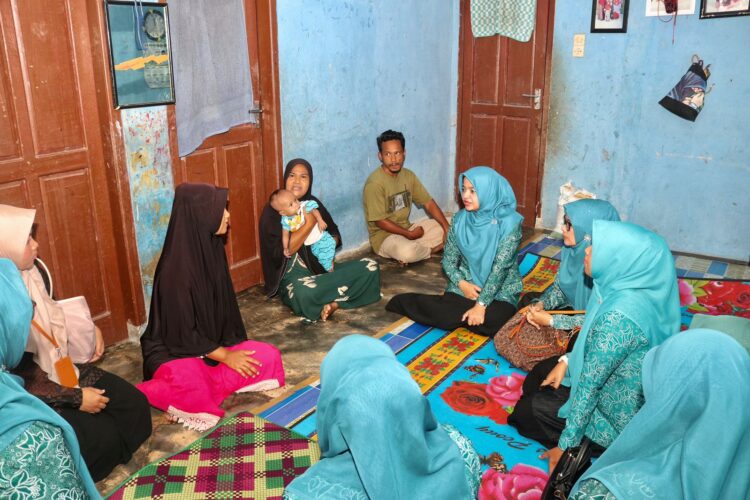 Pj Ketua TP PKK Kota Sabang Kamelia Nasri secara langsung memberikan bantuan sosial sekaligus menyapa anak stunting di dua Gampong. Bantuan sosial tersebut merupakan kolaborasi TP PKK Kota Sabang dan Bank Aceh Syari'ah Cabang Sabang. Paket pangan sehat Ramadhan yang diberikan terdiri dari telur, minyak dan bahan pangan lokal.