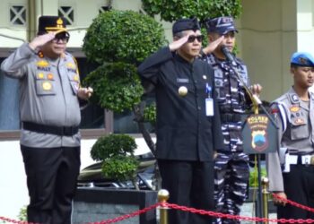 Pj. Wali Kota Tegal Dadang Somantri memimpin langsung kegiatan apel gelar pasukan. Turut hadir mendampinginya Kapolres Tegal Kota bersama jajaran Forkopimda dan Kepala Instansi Terkait lainnya.