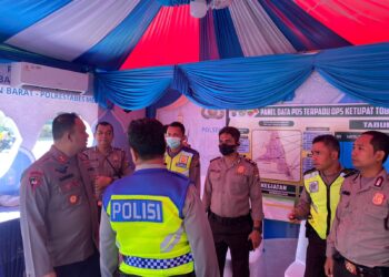 CEK POSPAM: Wakapolrestabes Medan AKBP Anhar Arlia Rangkuti mengecek Pospam Lebaran di Krakatau, Jumat (5/4/2024).(Foto Dok/Polrestabes)