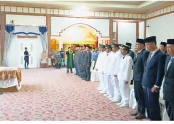 Pelantikan sejumlah pejabat dan ASN di Pemkab Nagan Raya ini dilakukan Sabtu (06/04) tengah malam jelang pagi, pukul 12,30 wib, dipendopo Bupati Nagan Raya.