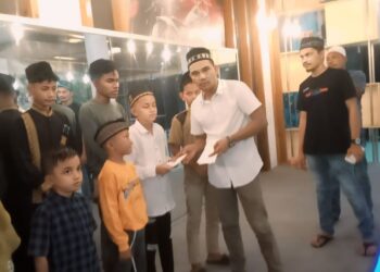 Ikatan Jurnalis Peduli Anak Yatim dan Dhuafa Aceh (IJAPDA) Menggelar Safari Ramadhan dan Buka Puasa bersama menyantuni sejumlah Anak Yatim/piatu dan Fakir Miskin, di V-POWER Cofee Simpang Rangkaya, Kecamatan Tanah Luas, Kabupaten Aceh Utara.