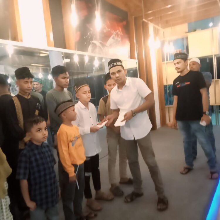 Ikatan Jurnalis Peduli Anak Yatim dan Dhuafa Aceh (IJAPDA) Menggelar Safari Ramadhan dan Buka Puasa bersama menyantuni sejumlah Anak Yatim/piatu dan Fakir Miskin, di V-POWER Cofee Simpang Rangkaya, Kecamatan Tanah Luas, Kabupaten Aceh Utara.