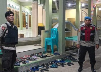 Patroli Polsek Pulau Bunaken Amankan Ibadah Sholat Tarawih di Masjid Al Munawarah