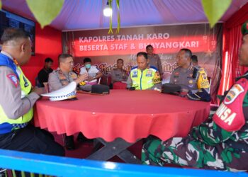 TINJAU: Kapolda Sumut Irjen Pol. Agung Setya Imam Effendi meninjau pelaksanaan Ops Ketupat Toba 2024 di wilayah Kabupaten Karo, Sabtu (6/4/2024).(Foto dok/Humas Polres Tanah Karo)