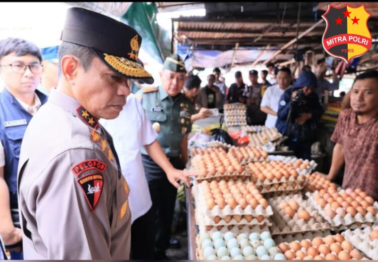 Kapolda Sulsel mendampingi PJ Gubernur Sulsel Bachtiar Baharuddin bersama dengan Pangdam XIV/Hsn Mayjen Boby Rinal M. Adapun Maksud dan tujuannya Adalah untuk mengecek harga – harga dan ketersediaan Kebutuhan bahan pokok menjelang lebaran Idul Fitri.