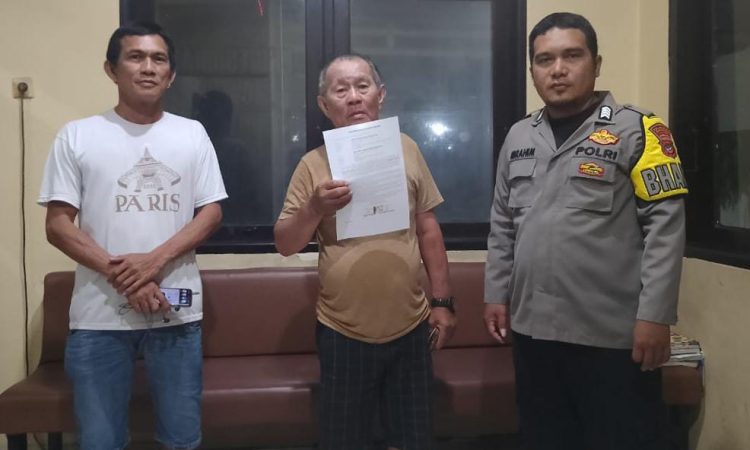 Bhabinkamtibmas (Bhabinkamtibmas) dari Polsek Malalayang terlibat aktif dalam menangani permasalahan keluarga yang berpotensi mengarah pada tindakan kenakalan remaja di Kelurahan Malalayang Satu, Lingkungan VII, Kecamatan Malalayang, Minggu (7/4/2024).