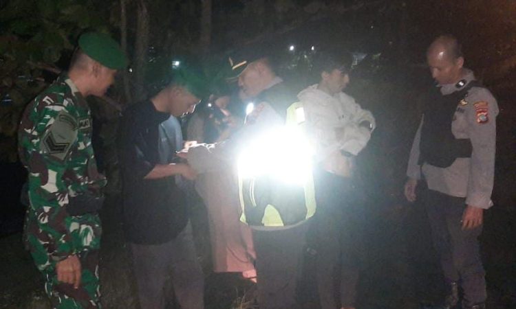 Polsek Tuminting kembali menggelar Operasi KRYD (Kepolisian Republik Indonesia, Koramil, dan Pemerintah Daerah) gabungan bersama unsur Koramil. Operasi ini bertujuan untuk meningkatkan keamanan dan ketertiban di wilayah hukum Polsek Tuminting, Sabtu (6/4/2024).