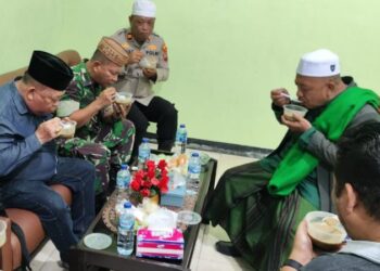 Polsek Rural Pineleng dan Koramil 1309-04/PTM menyelenggarakan kegiatan Buka Puasa Bersama dengan tema “Dengan Hikmat Puasa Ramadhan 1445 H/2024 M, Kita Tingkatkan Soliditas dan Sinergitas untuk Indonesia Maju”, Sabtu (6/5/2024).