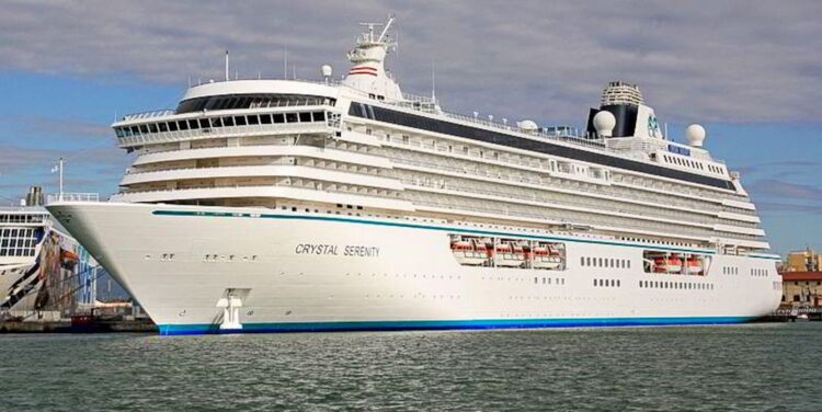 Kapal MS Crystal Serenity