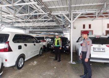 Personil Polres Nias di bawah pimpinan Kanit IV Sat Reskrim Polres Nias, Ipda Aman P. Harefa, melaksanakan patroli rutin di Desa Binaka Gunungsitoli Idanoi Kota Gunungsitoli. Dalam patroli tersebut, mereka juga melakukan pengecekan lokasi penitipan mobil untuk memastikan keamanan dan mencegah tindak kriminal. Selasa 09/04/2024.