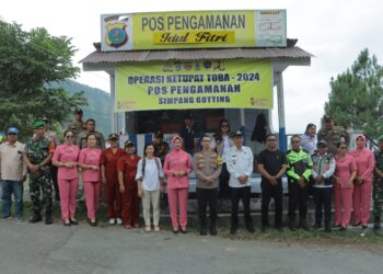 Forkopimda Kabupaten Samosir melaksanakan kegiatan pemantauan di Pos Pengamanan, Pos Pelayanan, dan Pos Terpadu Ops Ketupat Toba 2024 Polres Samosir. Hal tersebut juga didampingi oleh Bhayangkari Cabang Samosir. Selasa (09/04/2024).