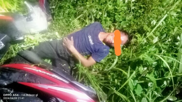 Kecelakaan tunggal yang melibatkan seorang warga Desa Lasara Faga, Kecamatan Mandrehe Barat, Kabupaten Nias Barat, terjadi di Hilimoakho, Desa Onolimbu Raya, Kecamatan Mandrehe Barat. Warga tersebut diketahui mengendarai sepeda motor berwarna hitam merah saat kecelakaan terjadi.