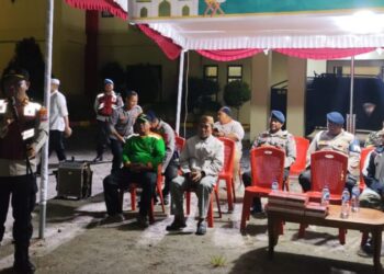 Polsek Pineleng telah melakukan langkah pengamanan yang efektif dalam kegiatan Pawai Malam Takbiran Keliling yang diselenggarakan oleh Aliansi Pemuda dan Remaja Mesjid Sea. Acara tersebut merupakan bagian dari perayaan Hari Raya Idul Fitri 1445 Hijriah tahun 2024, Selasa (9/4/2024).