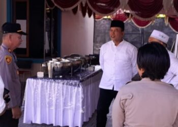 Polsek Tombulu Polresta Manado telah melaksanakan pengamanan dalam kegiatan Silaturahmi Kapolda Sulut, Irjen Pol. Yudhiawan Wibisono, yang berlangsung di rumah Rektor IAIN Prof. Dr. Ahmad Rajafi, M.HI. di Perumahan Malendeng Residence Desa Sawangan Kecamatan Tombulu, Rabu (10/4/2024).
