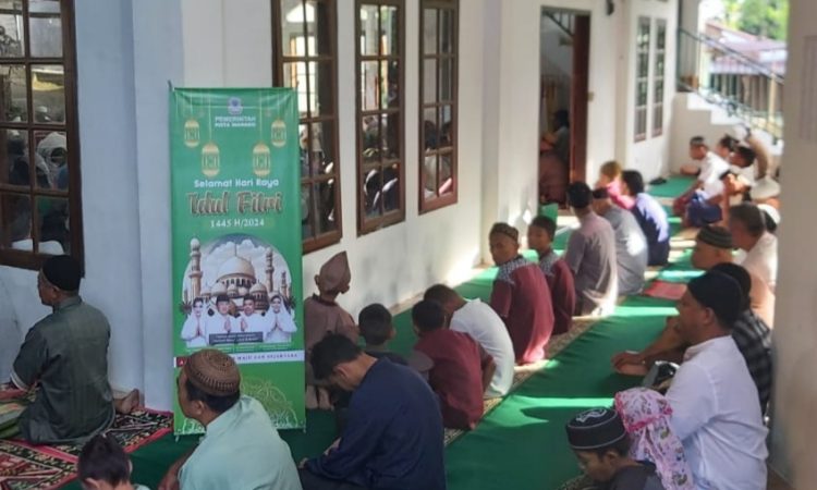 Polsek Mapanget telah melakukan pengamanan yang ketat dalam pelaksanaan ibadah Sholat Idul Fitri Umat Islam di wilayah Kecamatan Mapanget, Kota Manado. Kegiatan tersebut merupakan bagian dari perayaan Hari Raya Idul Fitri 1445 H Tahun 2024, Rabu (10/4/2024).