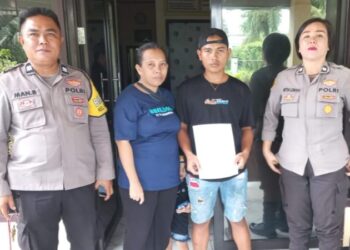 Bhabinkamtibmas Polsek Mapanget melaksanakan kegiatan Problem Solving (PS) di Mapolsek Mapanget terkait aduan masyarakat mengenai pengendara AAM yang menggunakan knalpot tidak sesuai spesifikasi teknis di wilayah hukum Polsek Mapanget, Rabu (10/4/2024).