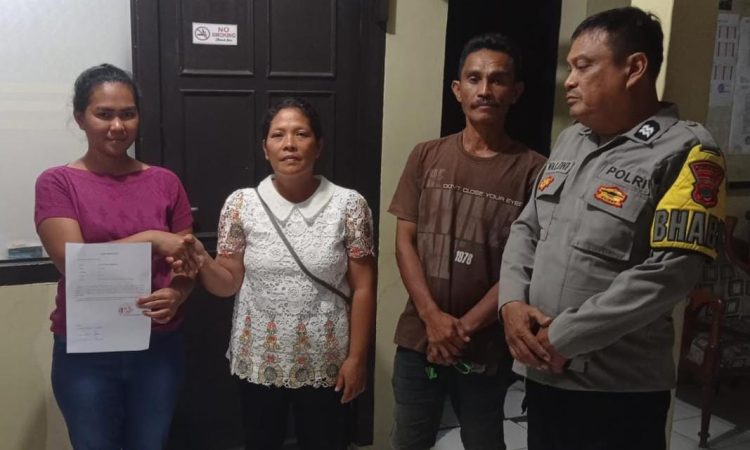 Konflik yang terjadi antara kedua kelompok warga tersebut berhasil diselesaikan dengan pendekatan yang penuh kearifan oleh Bhabinkamtibmas tersebut. Dengan sabar dan bijaksana, Bhabinkamtibmas berhasil memediasi kedua belah pihak untuk mencapai kesepakatan yang adil dan damai.