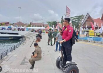 POLISI PARIWISATA: Polda Sumut menurunkan polisi pariwisata yang dilengkapi motor listrik dan segway di tempat wisata pada liburan usai lebaran H+2. (Foto Dok/ Polda Sumut)