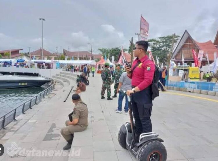 POLISI PARIWISATA: Polda Sumut menurunkan polisi pariwisata yang dilengkapi motor listrik dan segway di tempat wisata pada liburan usai lebaran H+2. (Foto Dok/ Polda Sumut)