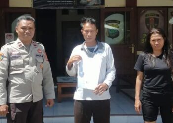 Polsek Bunaken telah mengambil langkah proaktif dalam menangani kasus pengancaman yang mengguncang masyarakat setempat. Dengan menerapkan pendekatan problem solving, petugas kepolisian telah berhasil meredakan ketegangan dan menyelesaikan masalah dengan efektif, Sabtu (13/4/2024).
