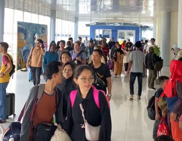 Per tanggal 1-13 April 2024, penumpang yang tiba di Sabang tercatat mencapai 17.922 orang, dan yang berangkat dari Sabang ke Pelabuhan Ule Lheue Banda Aceh sebanyak 16.511 orang.