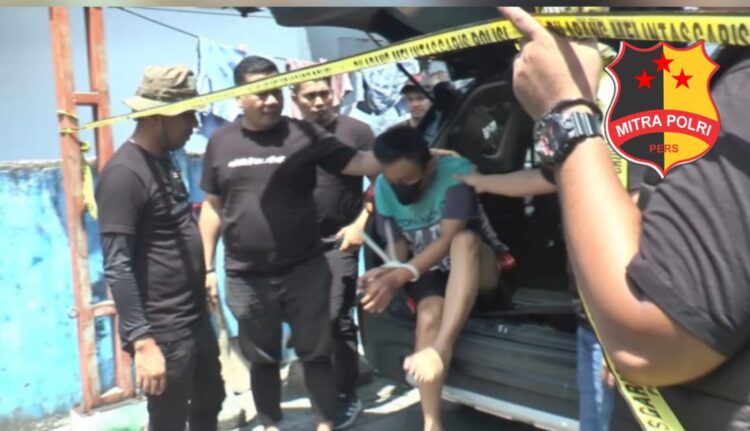 Pihak kepolisian pun bergerak cepat untuk mencari keberadaan Hengki Talik. Alhasil pria berusia 43 tahun itu berhasil ditangkap di Kecamatan Tamalate tak lama setelah polisi menerima laporan dari anak pelaku