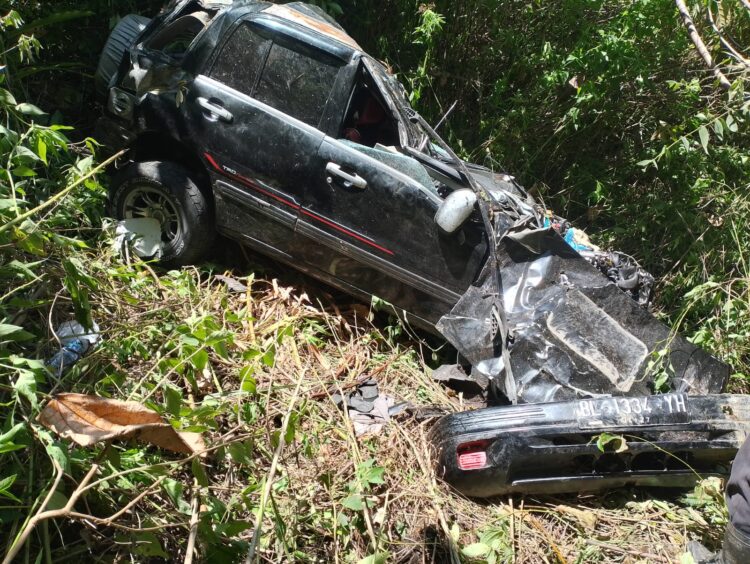 Mobik Escudo yang dikemudikan oleh (Al Munawir), seorang warga Desa Bintang Kekelip Kecamatan Atu Lintang Kabupaten Aceh Tengah, mengalami kehilangan kendali dan terperosok ke dalam jurang di pinggir jalan Nasional Simpang Peut - Takengon tepatnya di Desa Blang Puuk Kecamatab Beutong Ateuh Banggalang yang berkedalaman lebih kurang 50 meter.