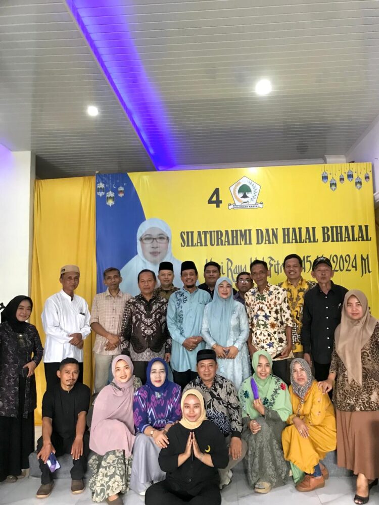 Ketua Dewan Pimpinan Daerah (DPD) II Partai Golkar Purbalingga, Hj. Tenny Juliawati, S.E., yang juga merupakan Wakil ketua DPRD, menggelar acara silaturahmi dan halal bihalal dikediamnya Kembaran Kulon, Kecamatan Purbalingga. Senin 15/04/24. Acara tersebut dihadiri oleh berbagai pengurus, kader, dan simpatisan Partai Golkar Serta masyarakat umum.