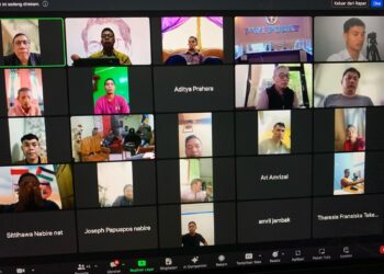 Sebanyak 60 peserta berasal dari Provinsi Papua Tengah dan di Riau yang bakal mengikuti ujian kompetensi wartawan (UKW) fasilitas PWI Pusat di dua daerah tersebut begitu antusias mengikuti pelatihan jurnalistik atau pra UKW yang digelar melalui Zoom meeting, Senin (15/4/24).