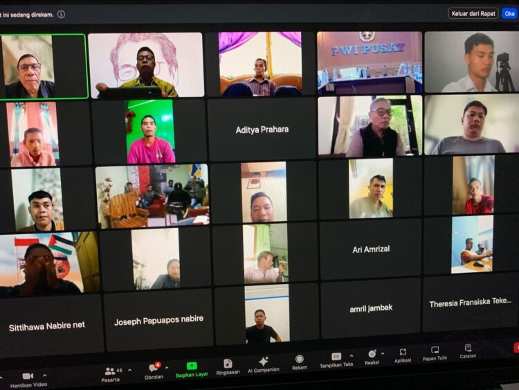 Sebanyak 60 peserta berasal dari Provinsi Papua Tengah dan di Riau yang bakal mengikuti ujian kompetensi wartawan (UKW) fasilitas PWI Pusat di dua daerah tersebut begitu antusias mengikuti pelatihan jurnalistik atau pra UKW yang digelar melalui Zoom meeting, Senin (15/4/24).