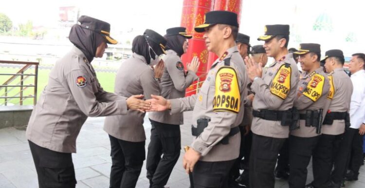 Kepolisian Daerah (Polda) Sumatera Selatan melaksanakan apel pagi yang dilanjutkan dengan kegiatan halal bihalal bersama Personil Satker Polda Sumsel setelah menjalani cuti bersama lebaran Idul Fitri 1445 H, Selasa (16/04/24) Pagi.