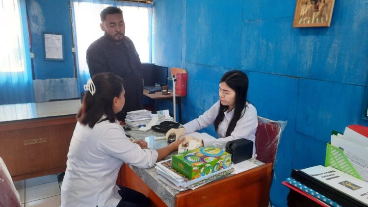 Kegiatan pemeriksaan kesehatan meliputi pemeriksaan tekanan darah, gula darah, asam urat, kolesterol serta konsultasi masalah kesehatan para pegawai. Tidak hanya itu, pegawai juga dapat melakukan skrining terhadap penyakit menular seperti, TBC, dan HIV/AIDS.