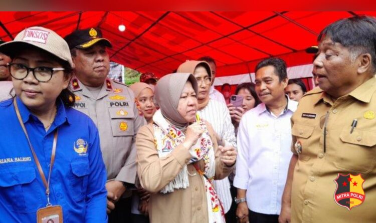 Kapolres Tana Toraja, Bupati Tana Toraja, Dandim 1414/Tator dan Kajari menyambut kedatangan Menteri Sosial Republik Indonesia Dr. (H.C) Ir. Tri Rismaharini, M.T dan Wakapolda Sulsel Brigjen Pol Chuzaini Patoppoi S.St.M.K.,S.H di Bandara Buntu Kunik Kecamatan Mengkendek Kab. Tana Toraja.