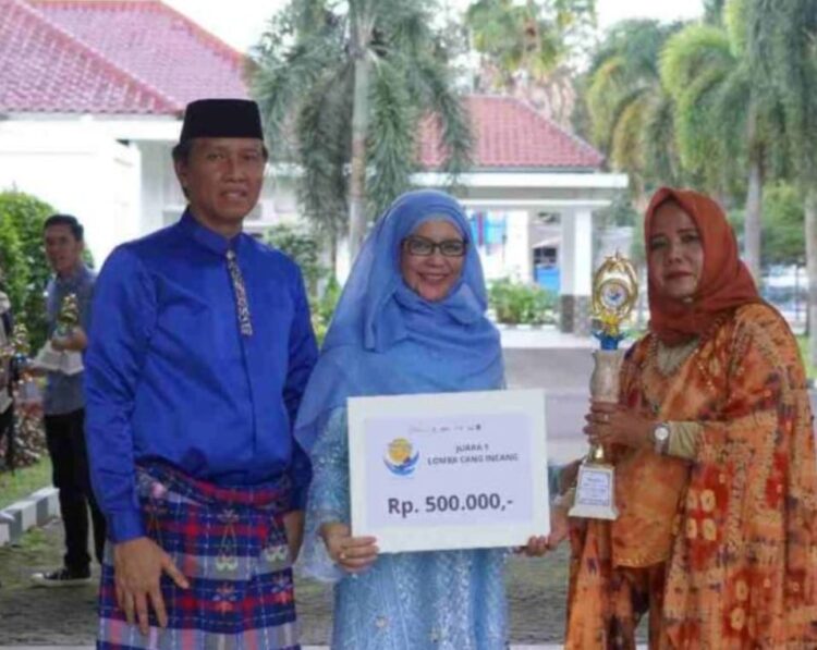 Untuk juara 1 cang incang mendapat Rp.500.000, juara 2 Rp. 400.000, juara 3 Rp. 300.000 dan harapan 1,2,3 mendapatkan Rp. 300.000.