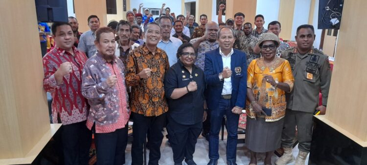 Penjabat Gubernur Papua Tengah, Ribka Haluk membuka dengan secara resmi Uji Kompetensi Wartawan (UKW) perdana di Nabire, Provinsi Papua Tengah, yang digelar Persatuan Wartawan Indonesia (PWI) Pusat di Aula Hotel Mahavira II, Kamis (18/4/2024)