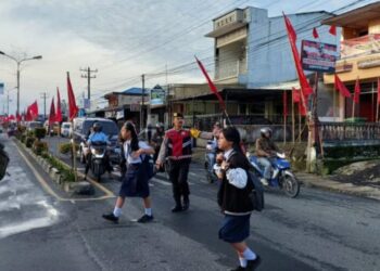 Personil Sat Samapta Polres Dairi dibawah Pimpinan Kasat Samapta Polres Dairi AKP Tugono, SH melaksanakan kegiatan Strong point Pengaturan Lalu Lintas / Pos Padat pagi.