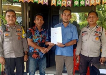 BhabinKamtibmas yang bertugas di Polsek Mapanget, menunjukkan komitmennya dalam menjaga keamanan dan ketertiban masyarakat dengan melaksanakan kegiatan problem solving. Pada hari ini, ia telah mengadakan kegiatan tersebut di Mako Polsek Mapanget, yang terletak di Kelurahan Kairagi Dua, Lingkungan V, Kecamatan Mapanget, Kota Manado, Kamis (18/4/2024).