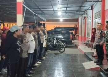 Polsek Tuminting bekerja sama dengan Pemerintah Kelurahan Mahawu dan Babinsa menggelar apel bersama di wilayah mereka, Rabu (17/4/2024).
