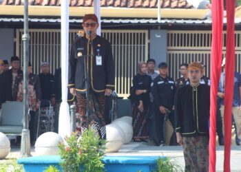 Pj. Wali Kota Tegal kelahiran Bandung Jawa Barat itu saat Upacara dalam rangka memperingati Hari Jadi ke-444 Kota Tegal di Jalan Pancasila Kota Tegal, Kamis (18/4/2024) pagi.