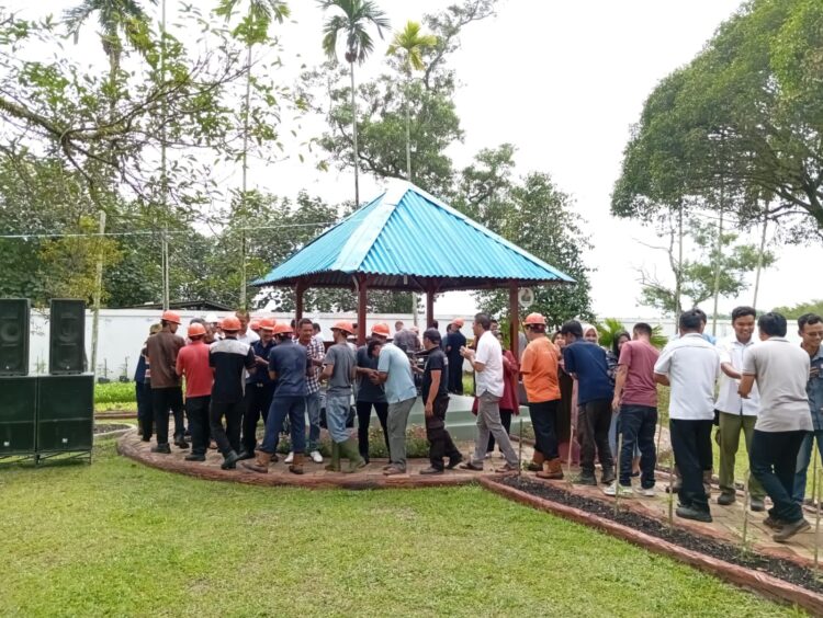 Jajaran karyawan PTPN IV Regional 1 PKS Sei Baruhur melakukan kegiatan Halal' Bilhalal Sabtu 20 April 2024. Kegiatan Halal' Bilhalal Karyawan PKS Sei Baruhur dilaksanakan di Taman Kantor PKS Sei Baruhur, yang di hadiri oleh Manajer PKS Sei Baruhur Aris Sudiar ST.QIA. Beserta seluruh jajaran karyawan/ti PKS Sei Baruhur Regional 1, dan IKBI.